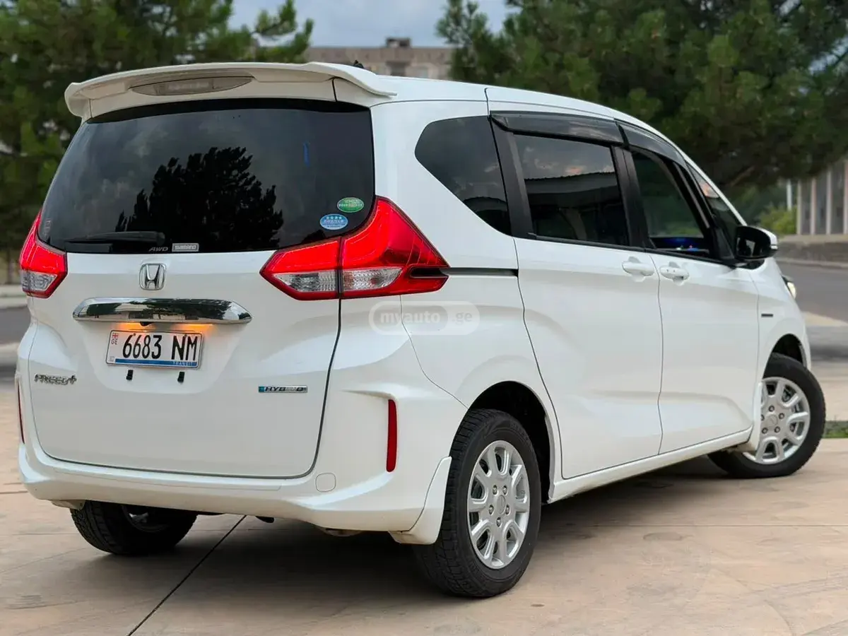 Honda Freed 2017 — photo 2