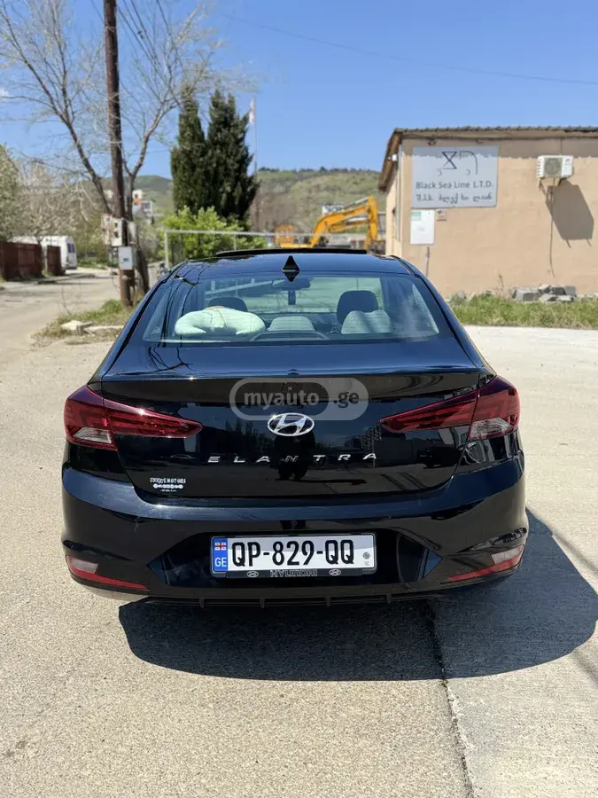 Hyundai Elantra 2020 — photo 2