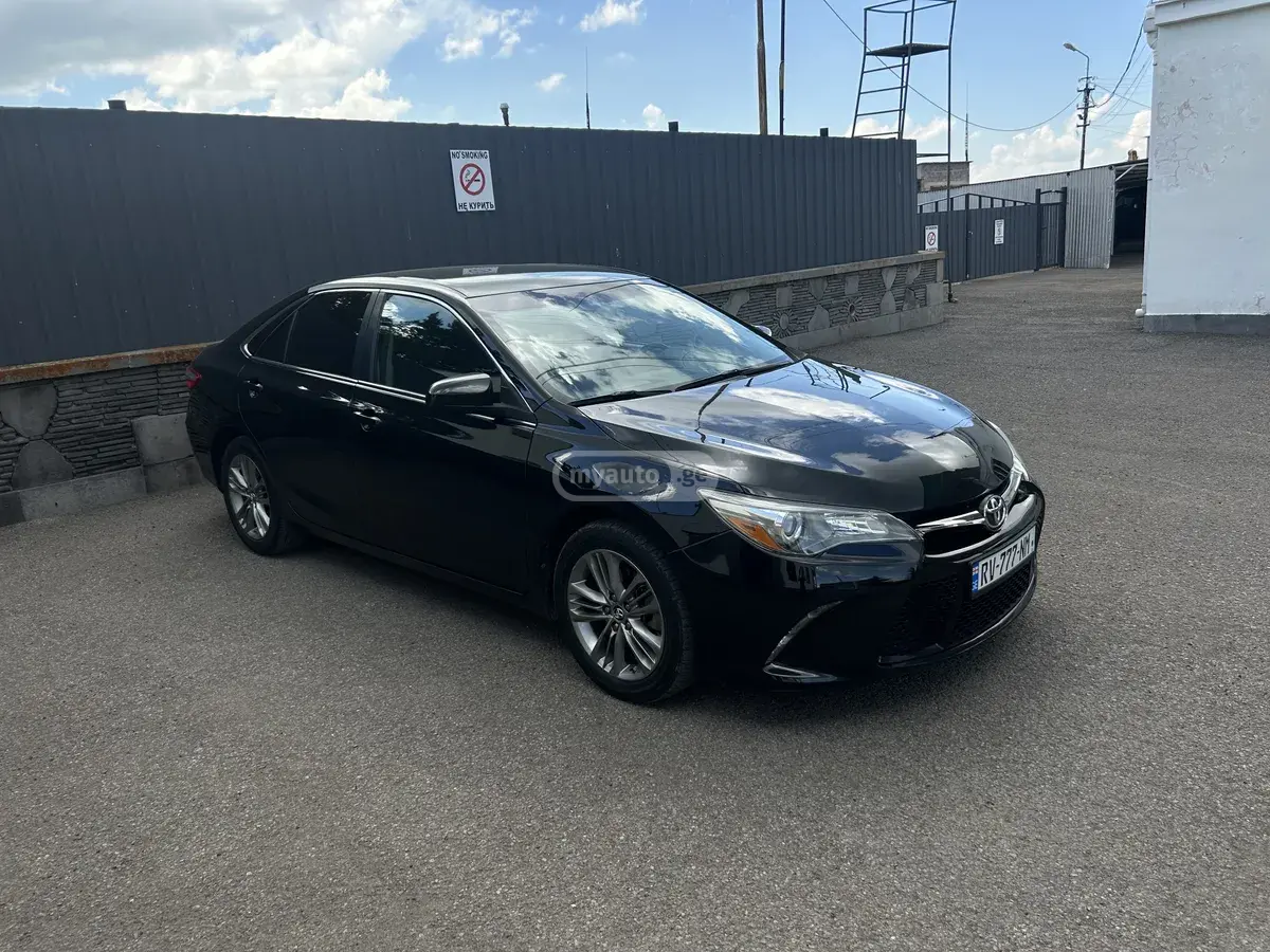 Toyota Camry 2017 — photo 2