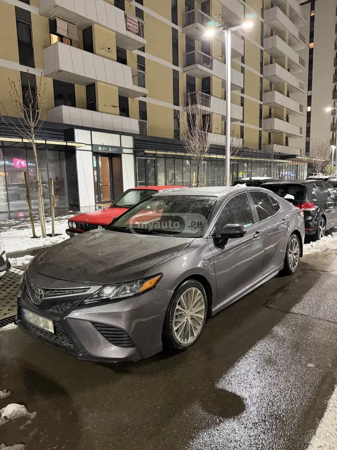 Toyota Camry 2020 — photo 2