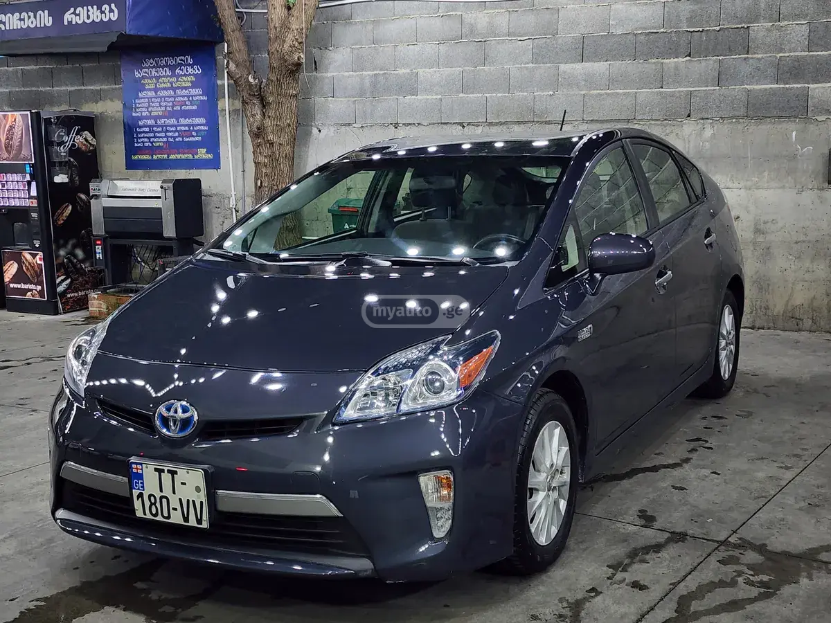 Toyota Prius 2013 — photo 2