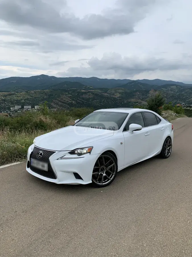 Lexus IS 200 2016 — photo 2