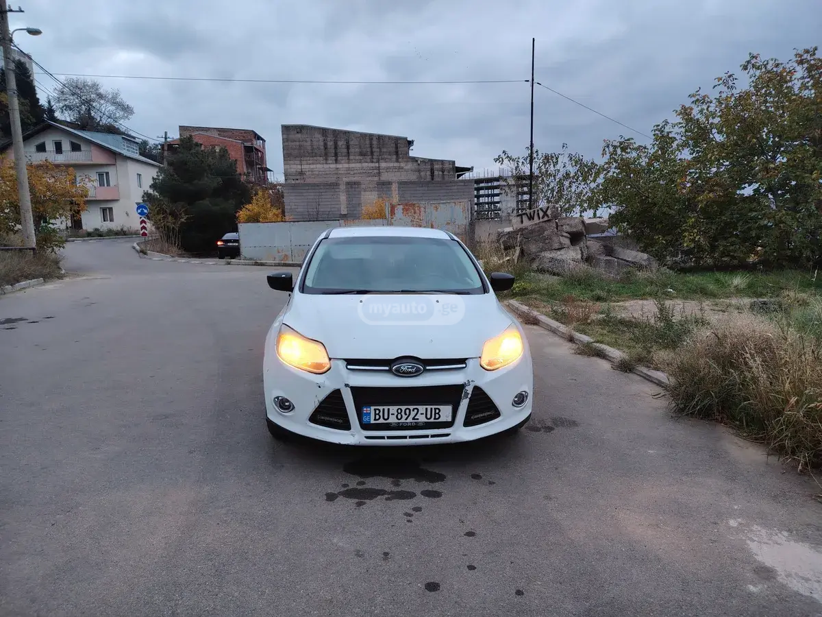 Ford Focus 2012 — photo 2