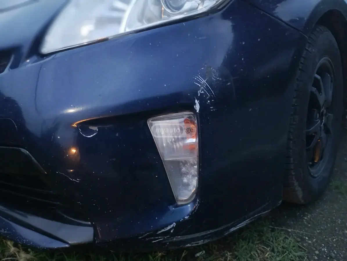 Toyota Prius 2013 — photo 2