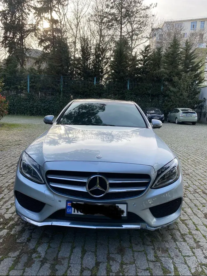 Mercedes-Benz C 300 2017 — photo 2