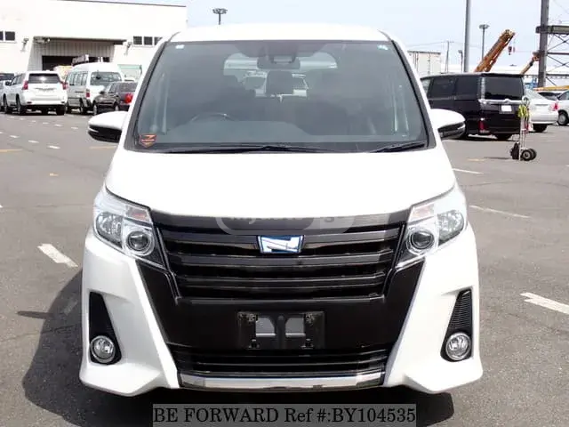 Toyota Noah 2017 — photo 2
