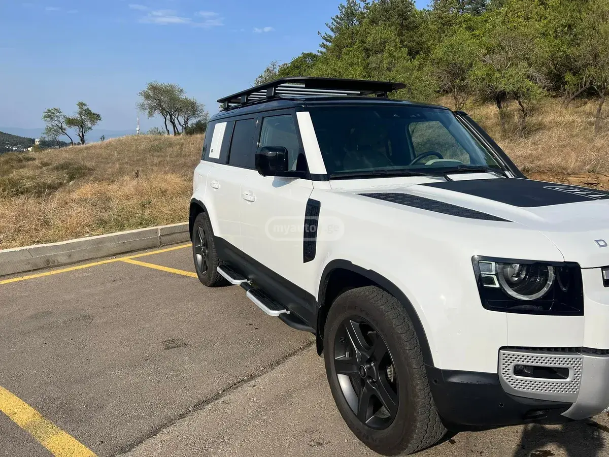 Land Rover Defender 110 2022 — photo 2