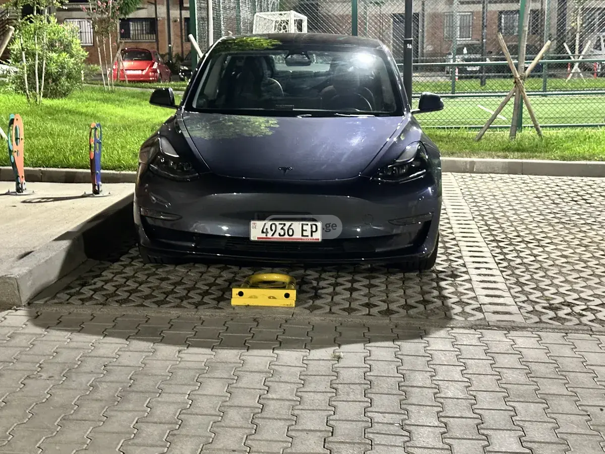 Tesla Model 3 2023 — photo 2
