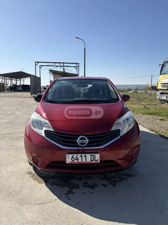 Nissan Versa 2014 — photo 2