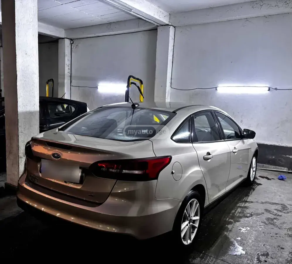 Ford Focus 2017 — photo 2