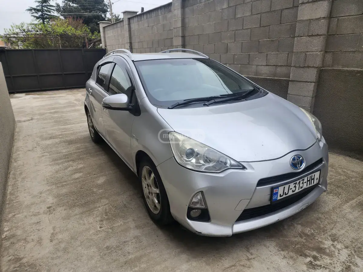 Toyota Aqua 2013 — photo 2