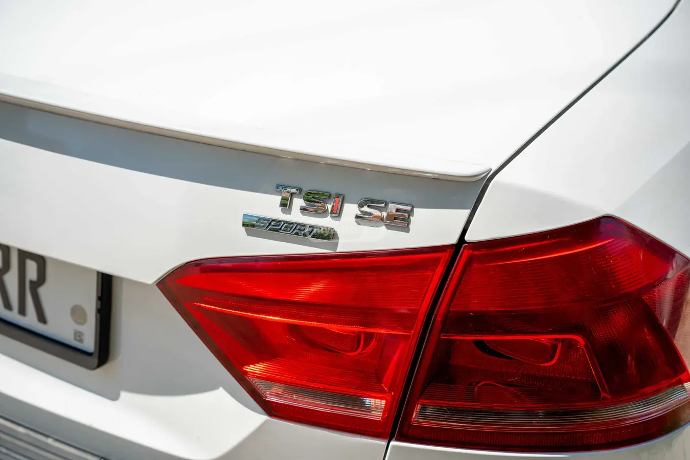 Volkswagen Passat 2015 — photo 2