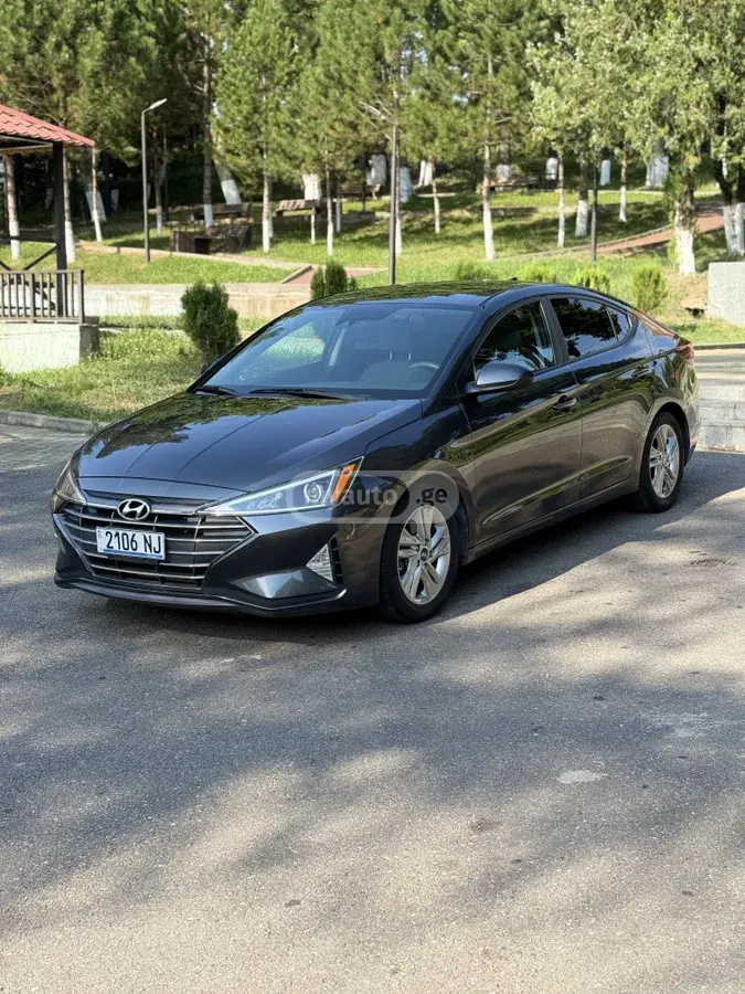 Hyundai Elantra 2020 — photo 2