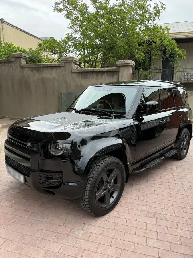 Land Rover Defender 110