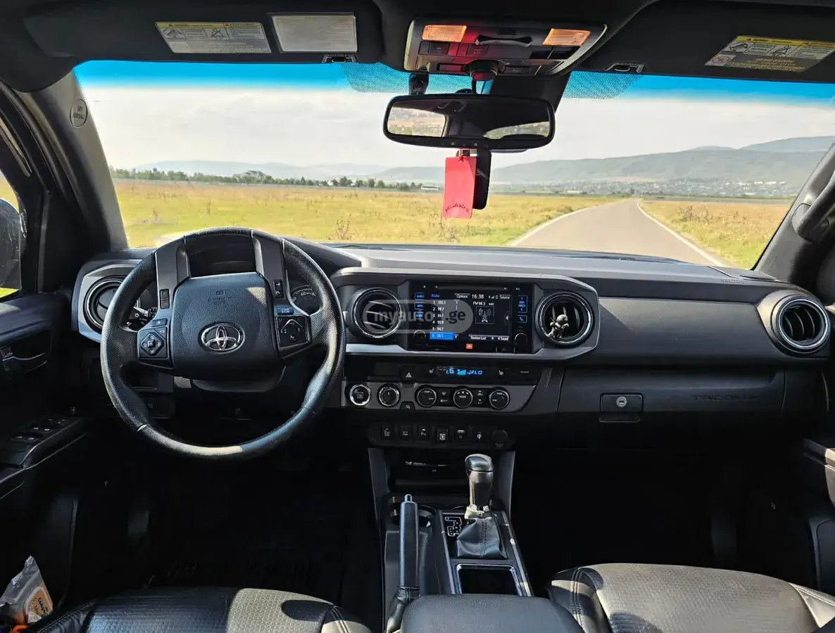 Toyota Tacoma 2019 — photo 2