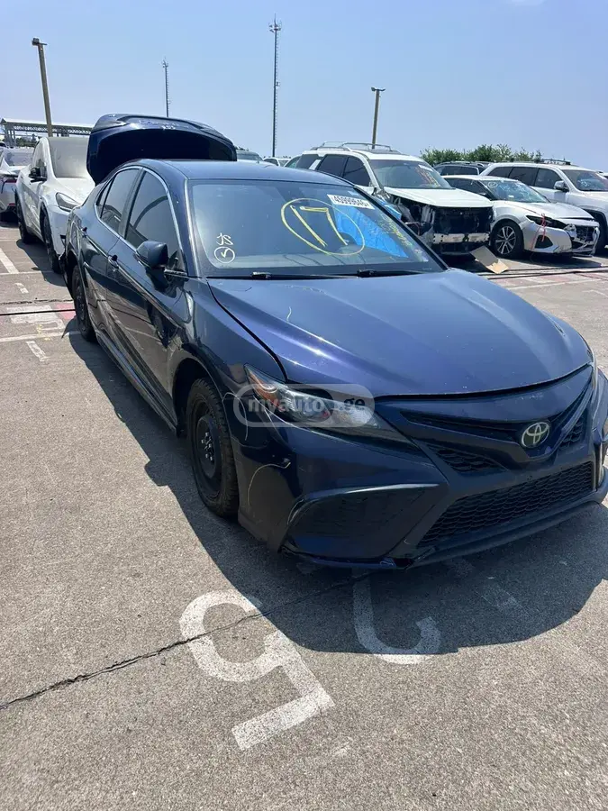 Toyota Camry 2022 — photo 2