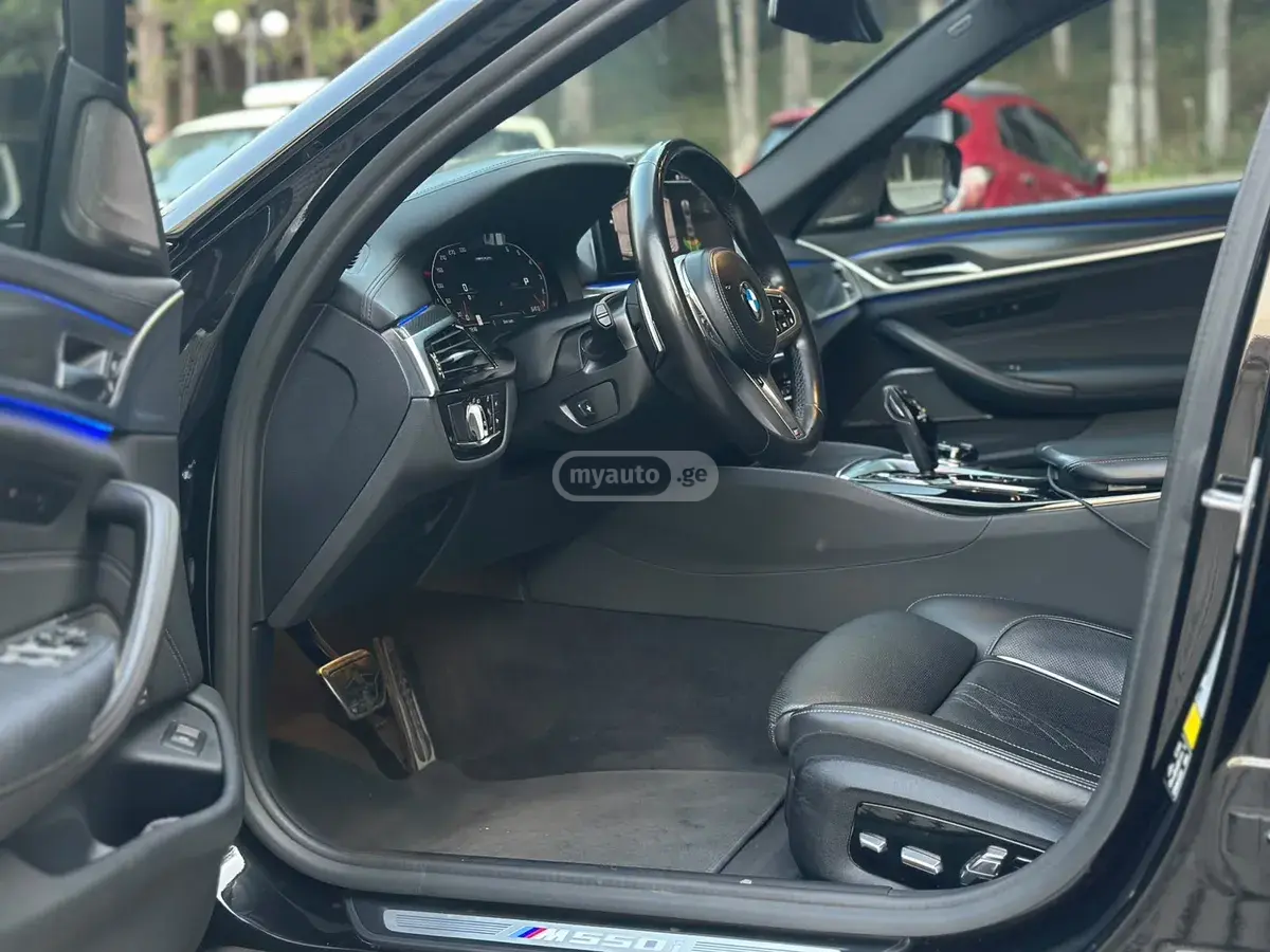 BMW M550