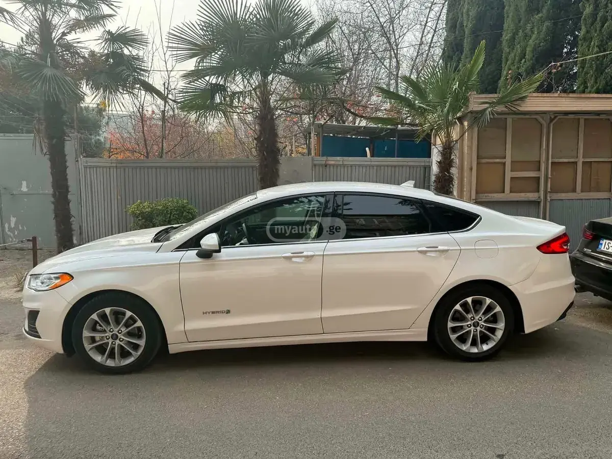 Ford Fusion 2019 — photo 2