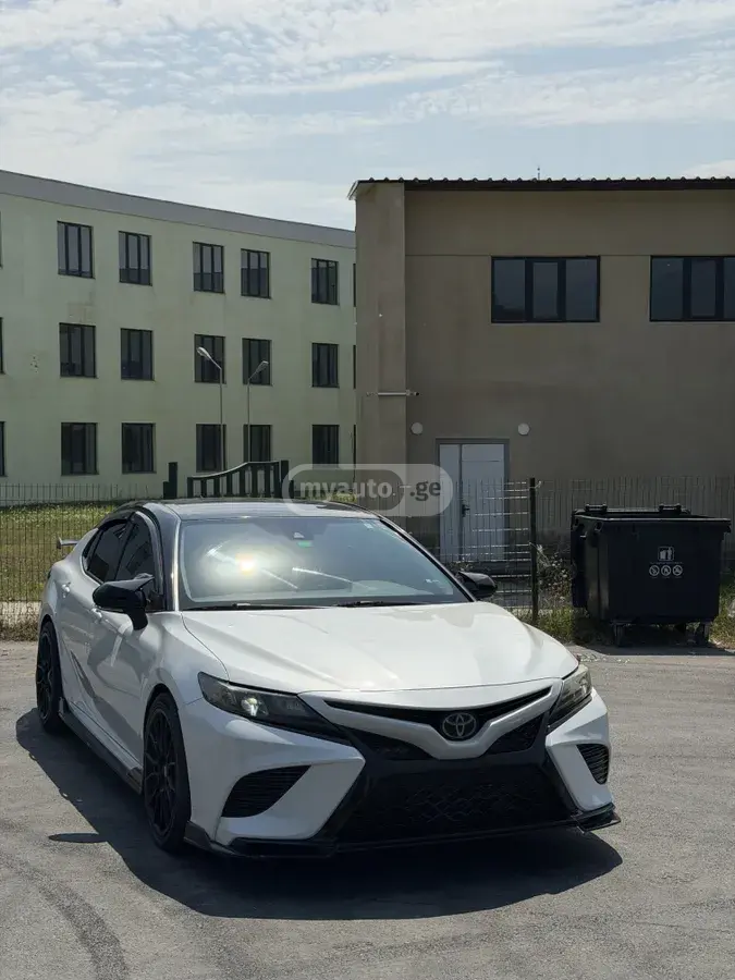 Toyota Camry 2021 — photo 2