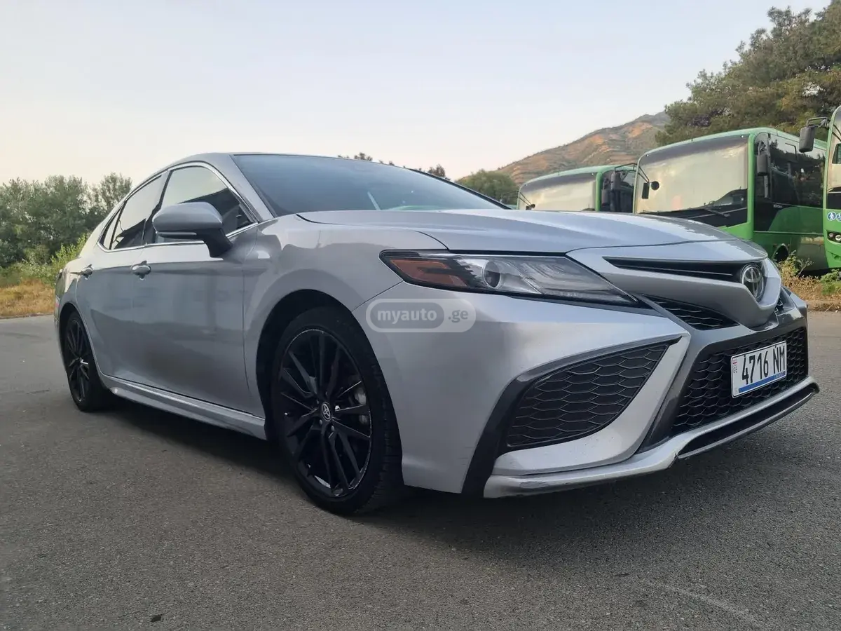 Toyota Camry 2021 — photo 2