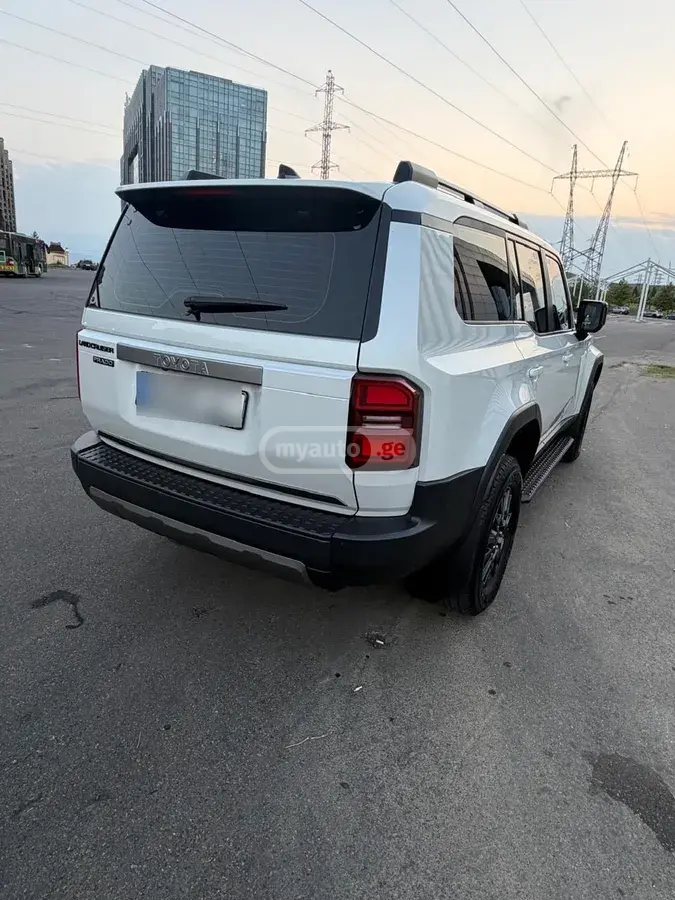 Toyota Land Cruiser Prado 2024 — photo 2