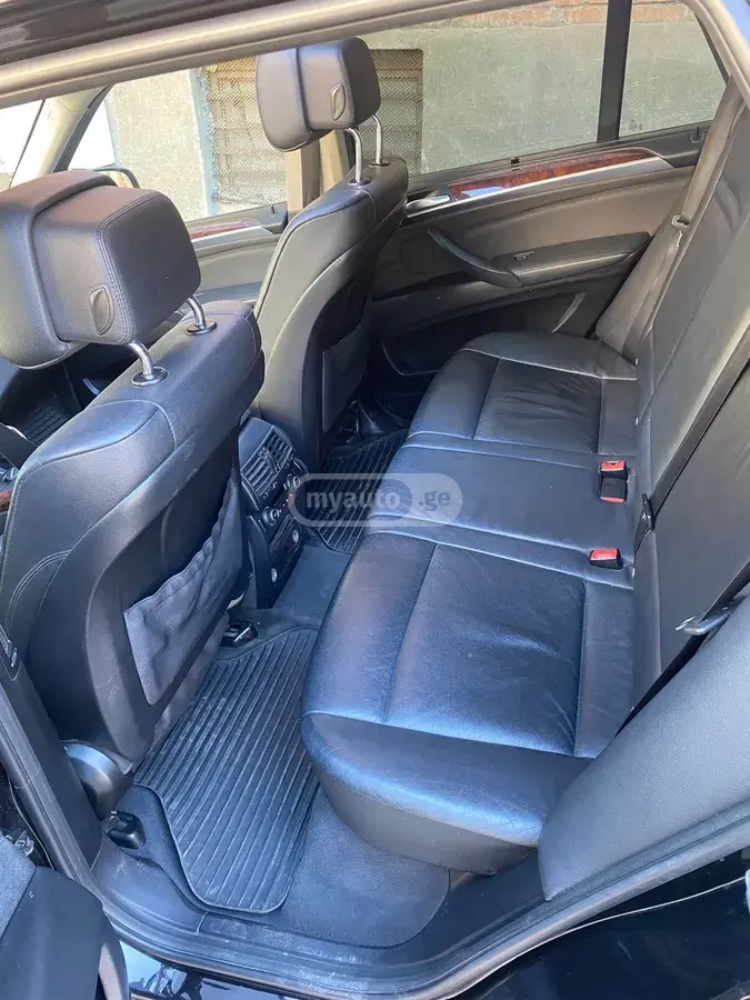 BMW X5 2012 — photo 2