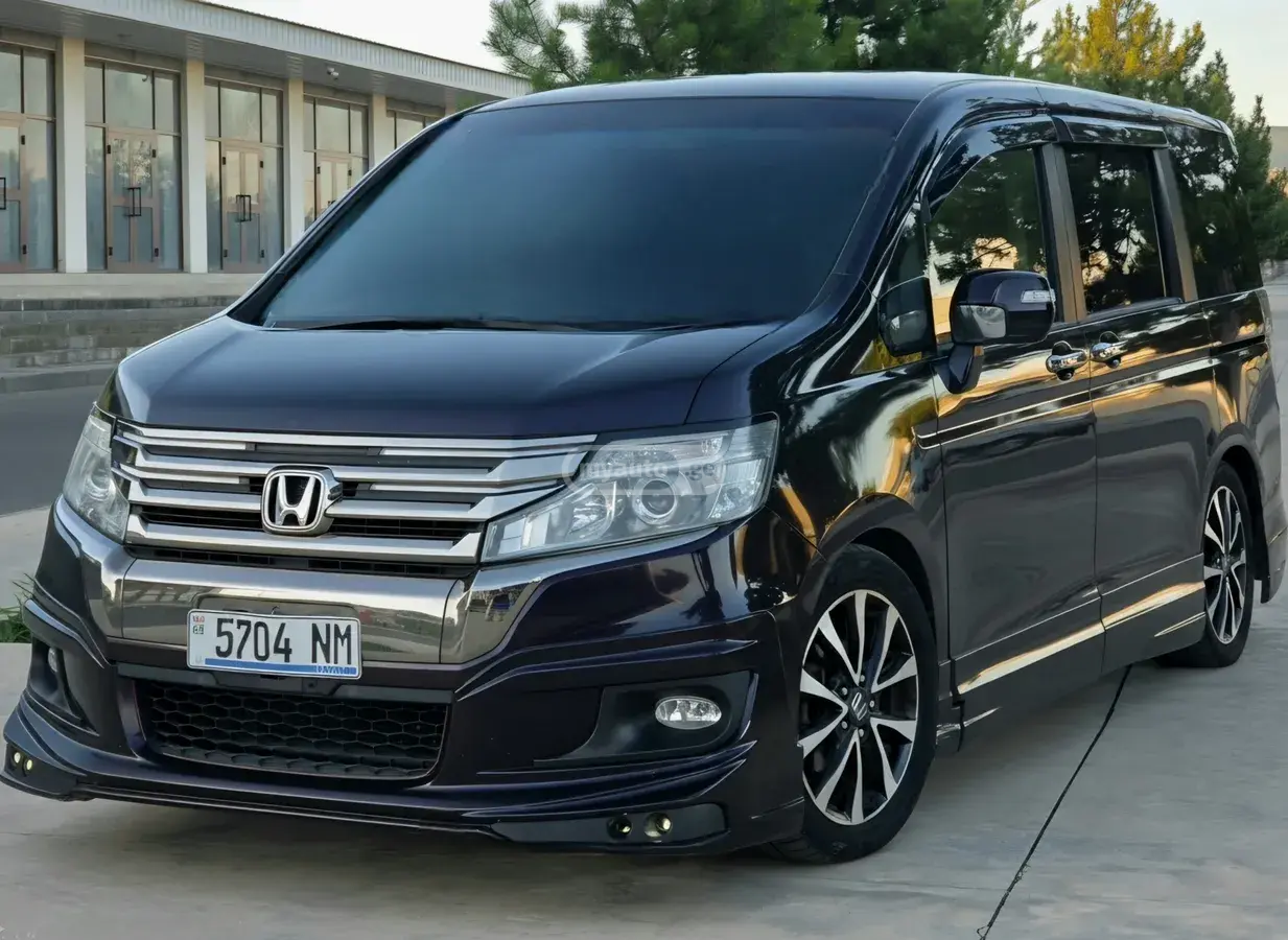 Honda Step Wagon 2014 — photo 2