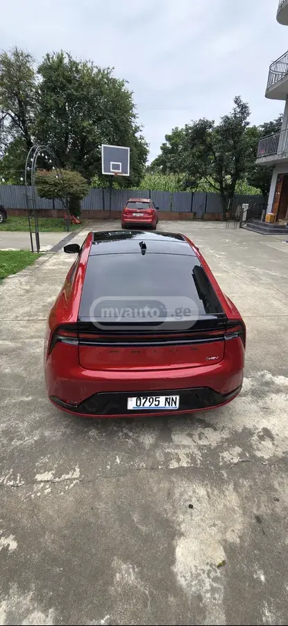 Toyota Prius 2026 — photo 2