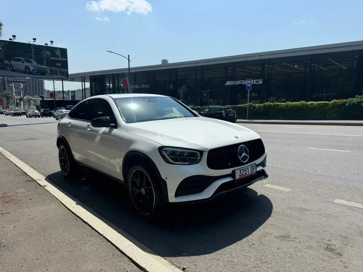 Mercedes-Benz GLC 300 Coupe 2023 — photo 2