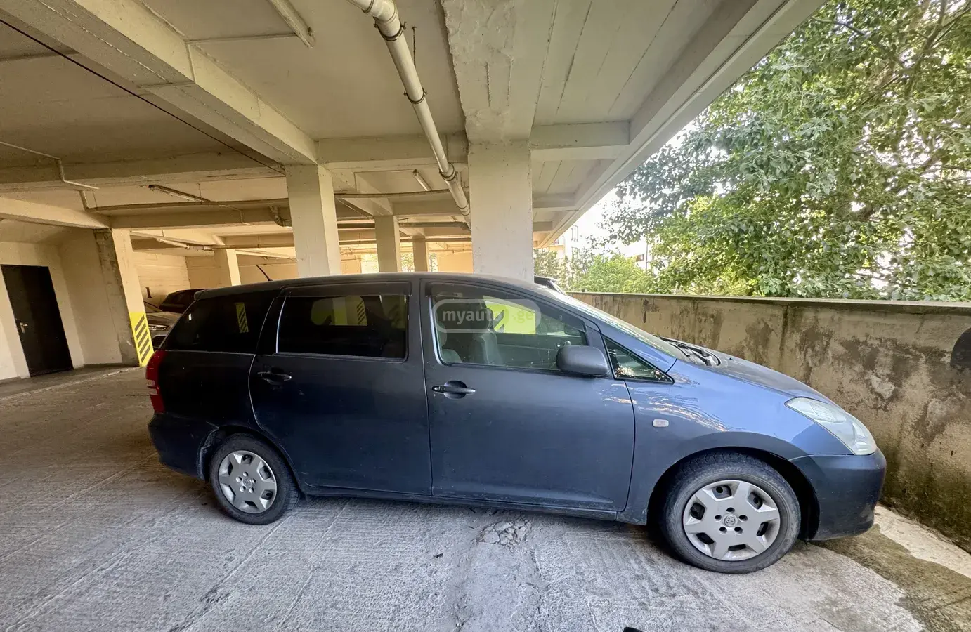 Toyota Wish 2003 — photo 2