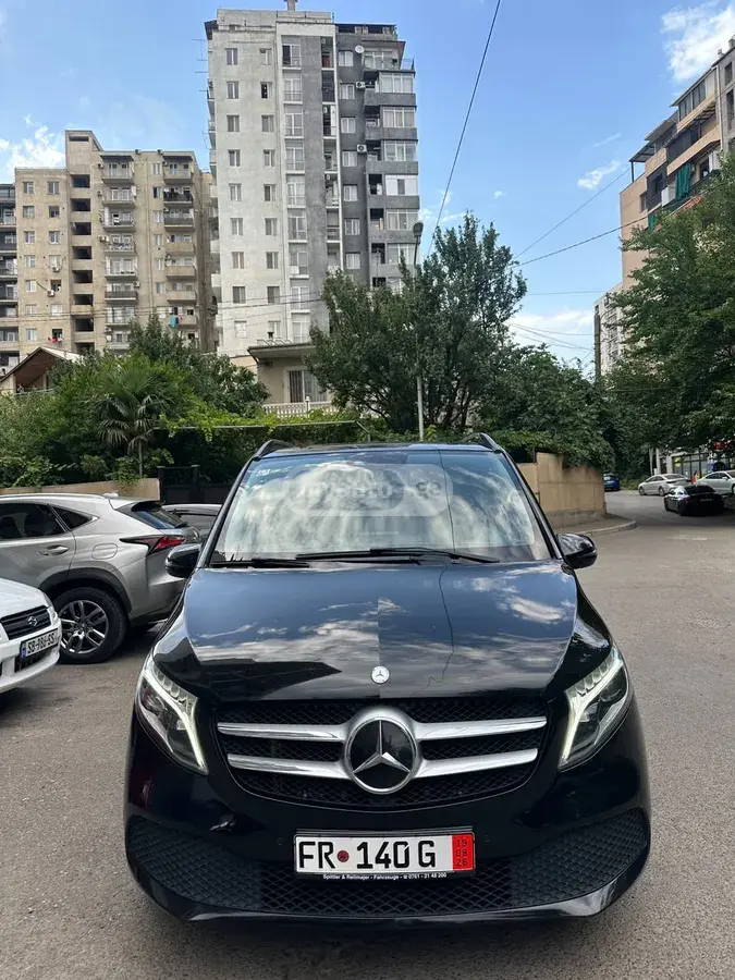 Mercedes-Benz V 220