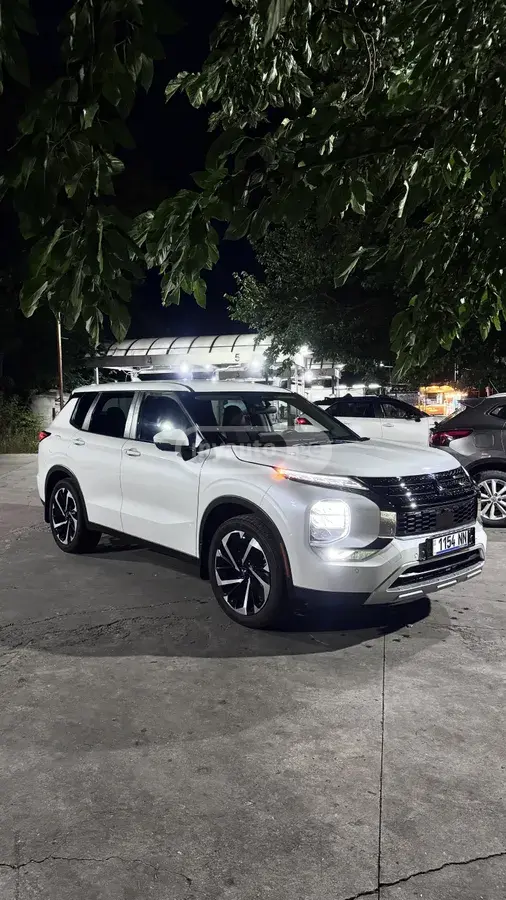 Mitsubishi Outlander 2021 — photo 2