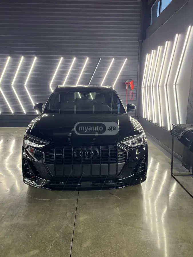 Audi Q3 2021 — photo 2