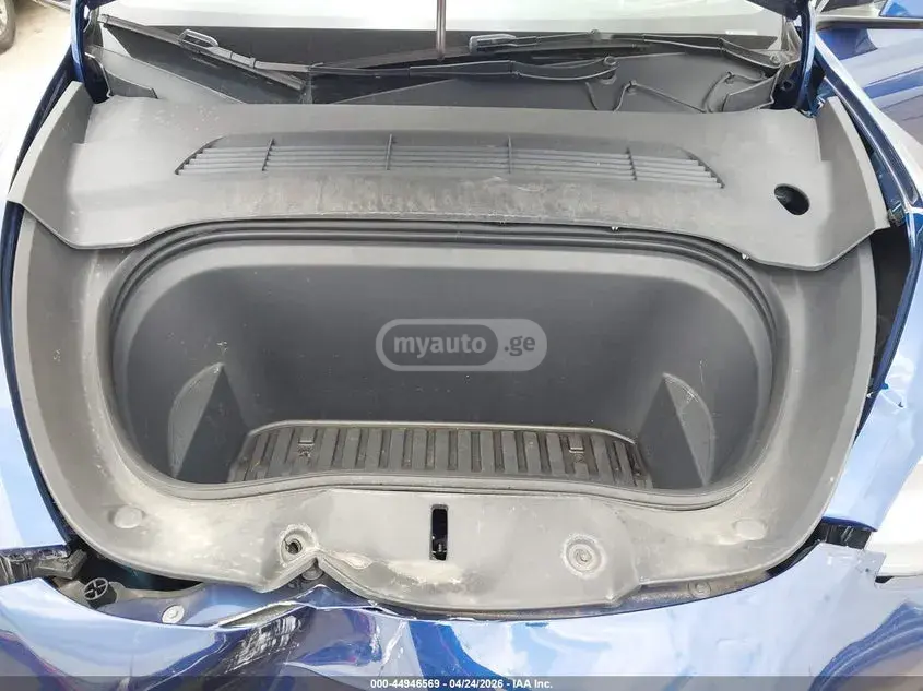 Tesla Model Y 2023 — photo 2