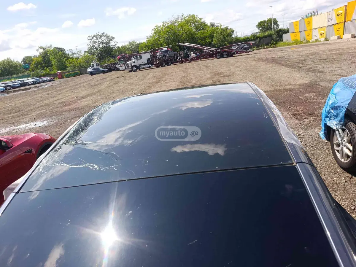 Tesla Model Y 2023 — photo 2