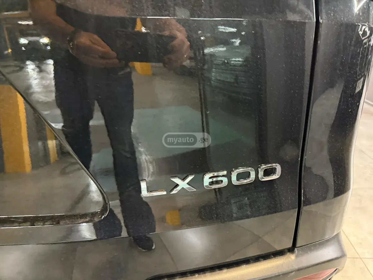 Lexus LX 600 2026 — photo 2