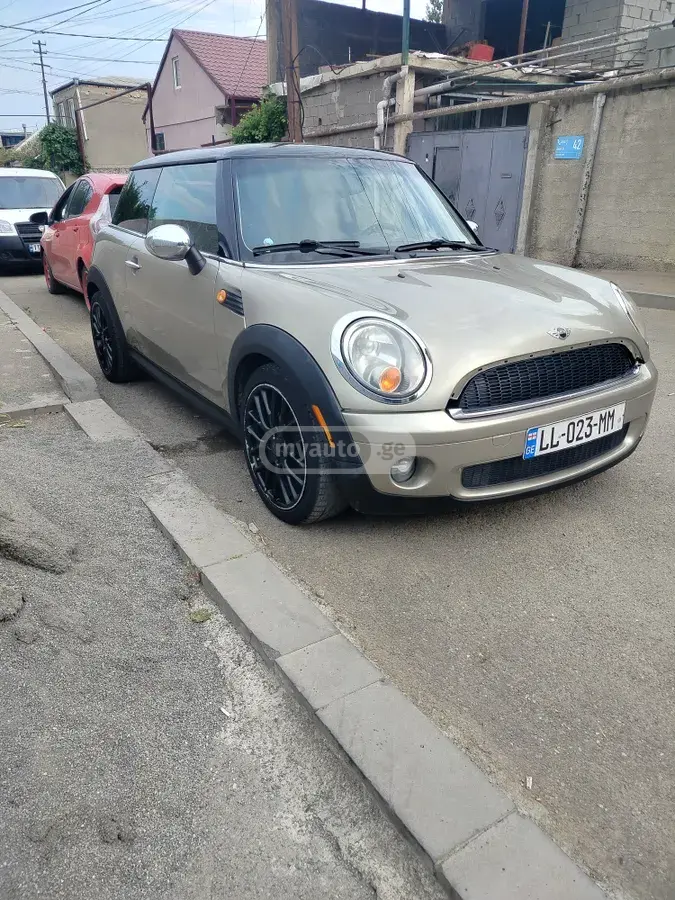 Mini Cooper 2010 — photo 2