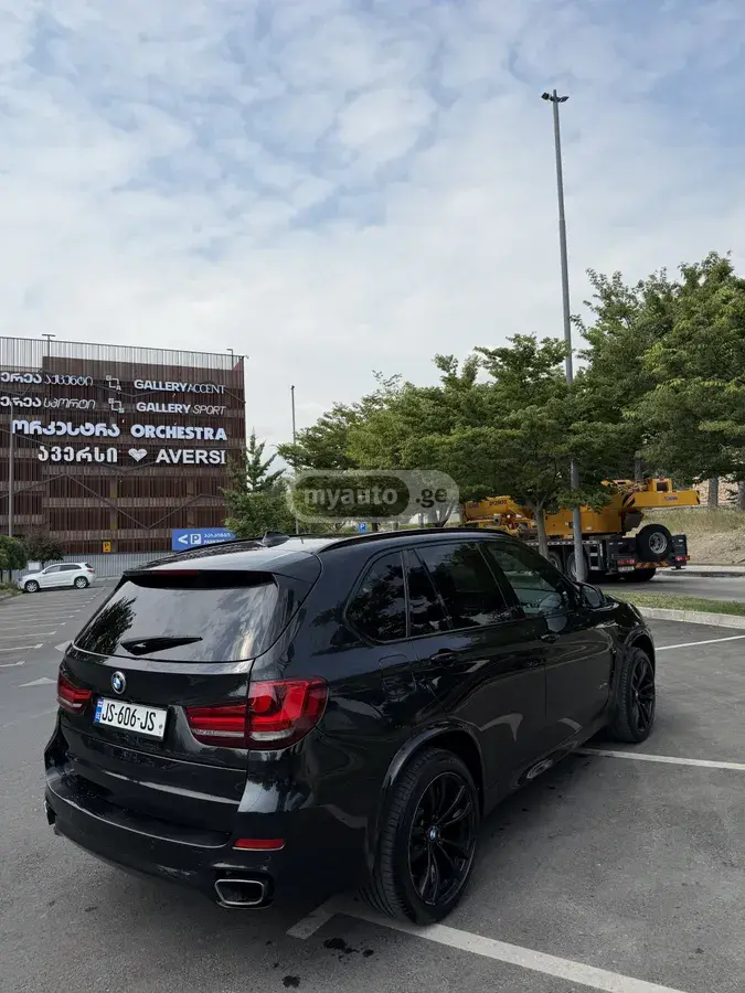 BMW X5 2018 — photo 2