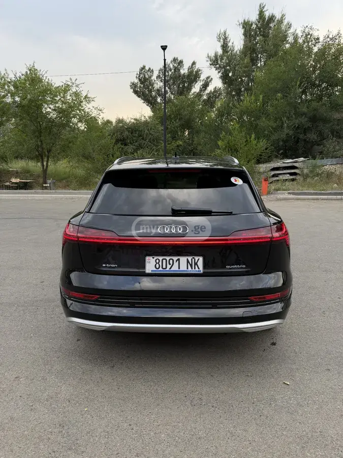 Audi e-tron 2022 — photo 2