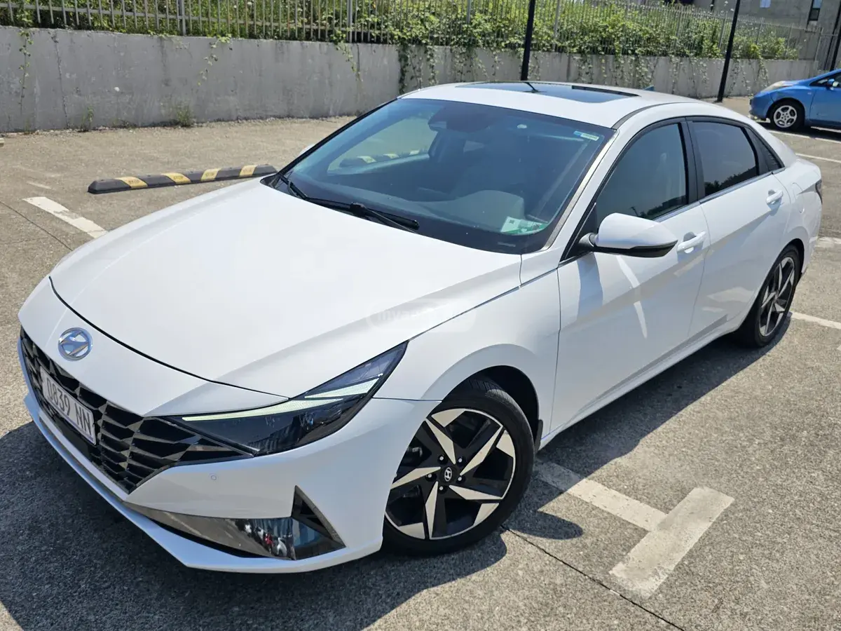 Hyundai Elantra 2022 — photo 2