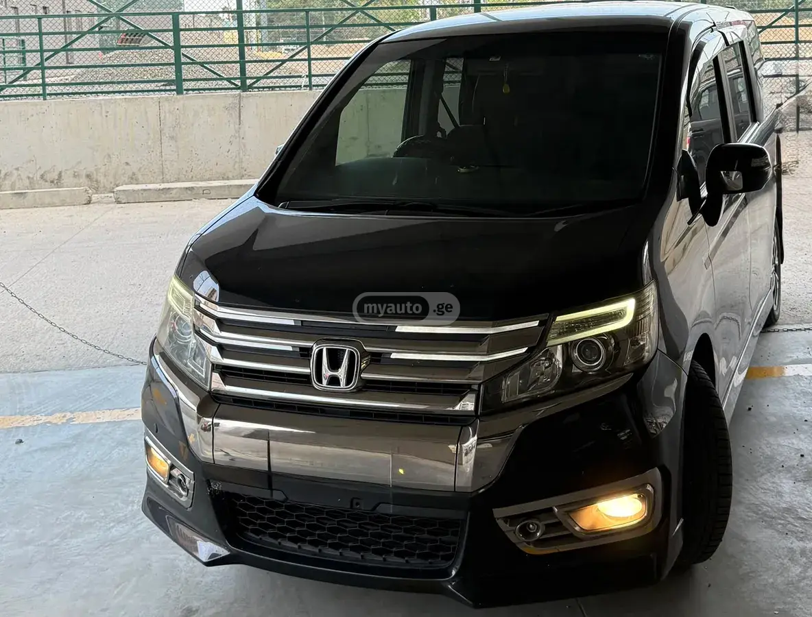 Honda Step Wagon 2014 — photo 2