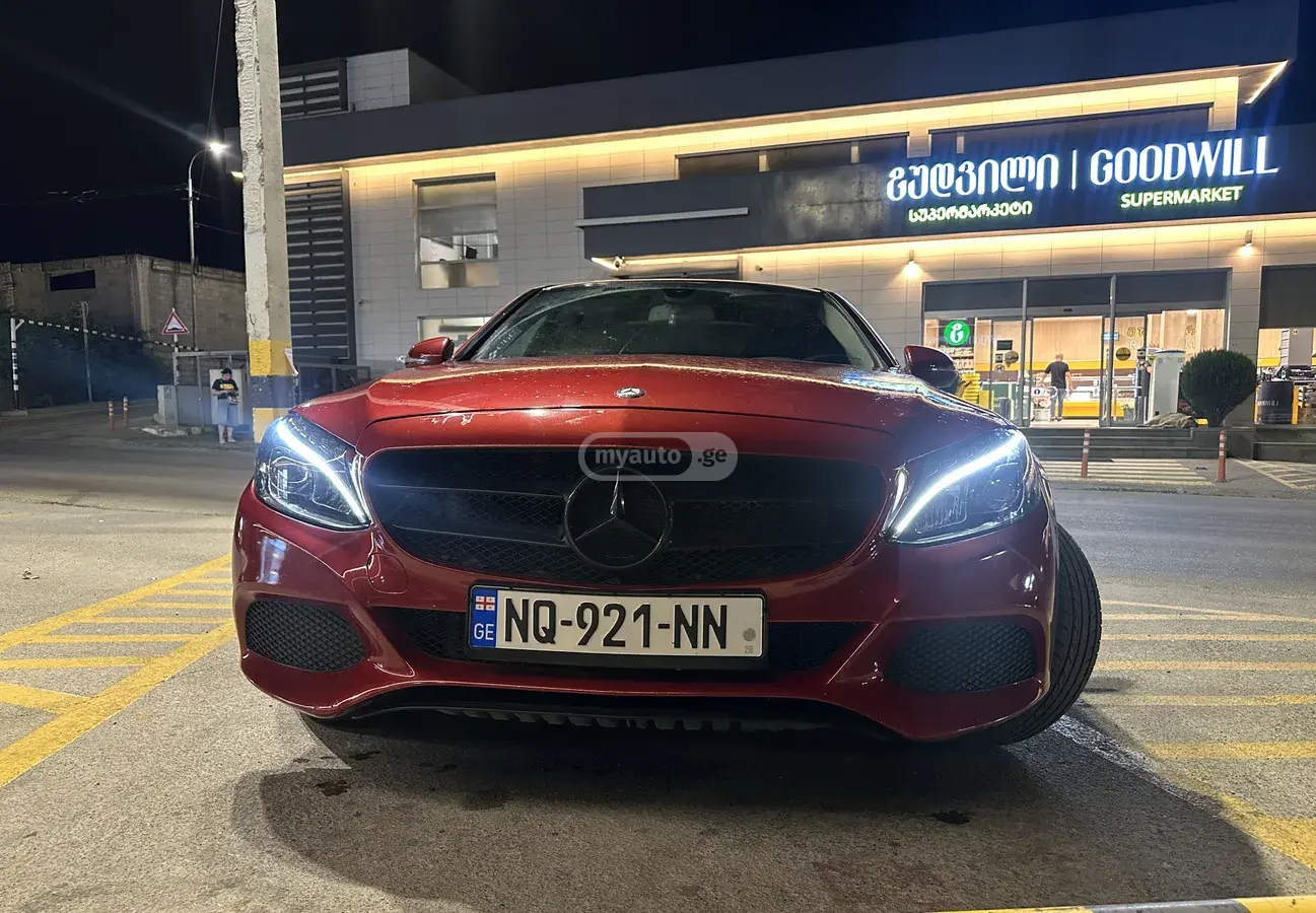 Mercedes-Benz C 300 2015 — photo 2