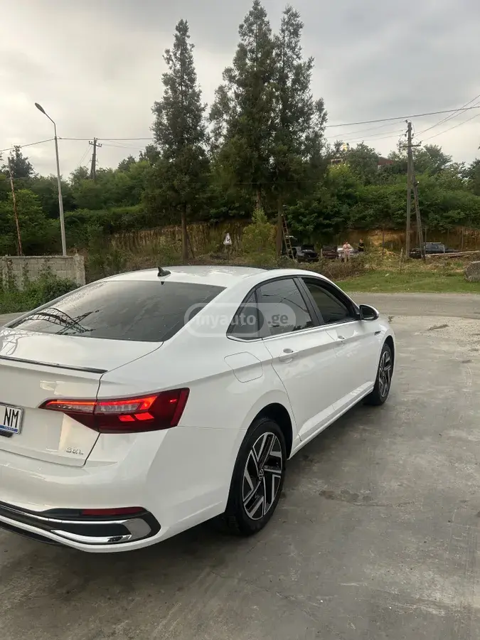 Volkswagen Jetta 2024 — photo 2