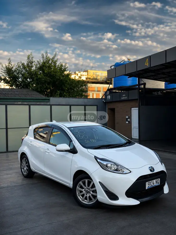 Toyota Aqua 2022 — photo 2