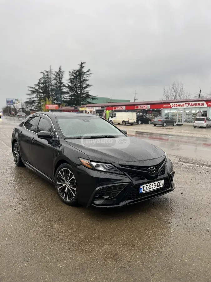 Toyota Camry 2020 — photo 2