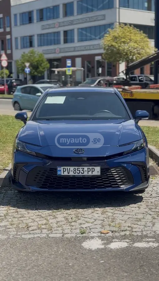 Toyota Camry 2025 — photo 2