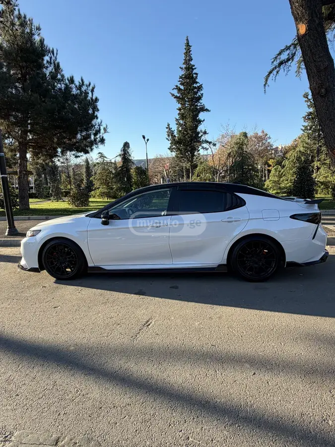 Toyota Camry 2024 — photo 2
