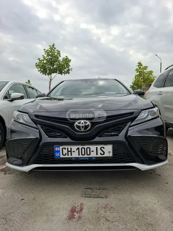 Toyota Camry 2021 — photo 2