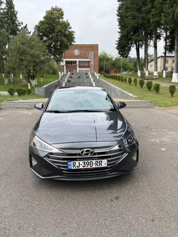 Hyundai Elantra 2020 — photo 2