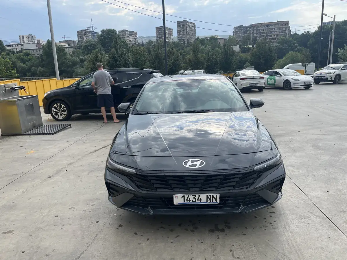Hyundai Elantra 2025 — photo 2